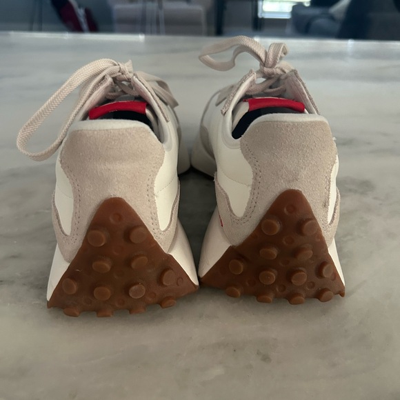 New Balance 327 Women's Moonbeam True Red Size 9 Worn One Time No Box - Picture 4 of 9